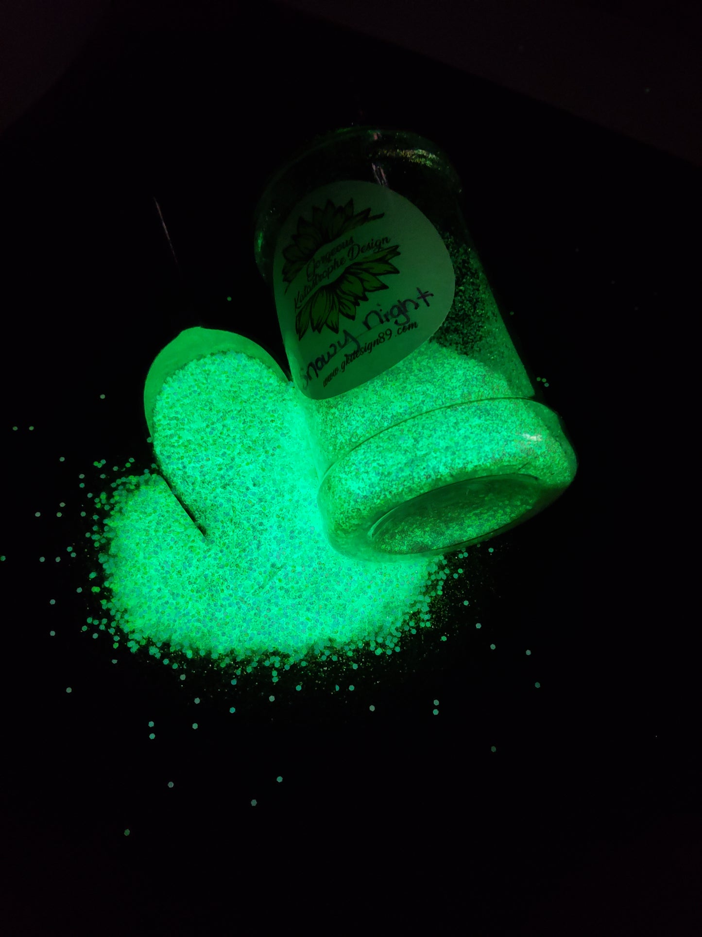 Snowy night (glow glitter)