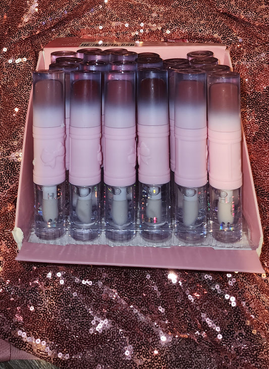 Lip gloss matte or glossy